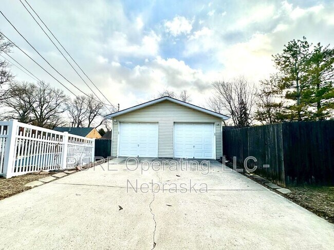 Building Photo - 4928 Happy Hollow Blvd