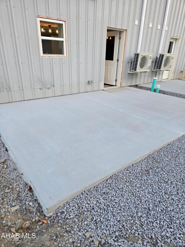 Building Photo - 1654 Quaker Valley Rd