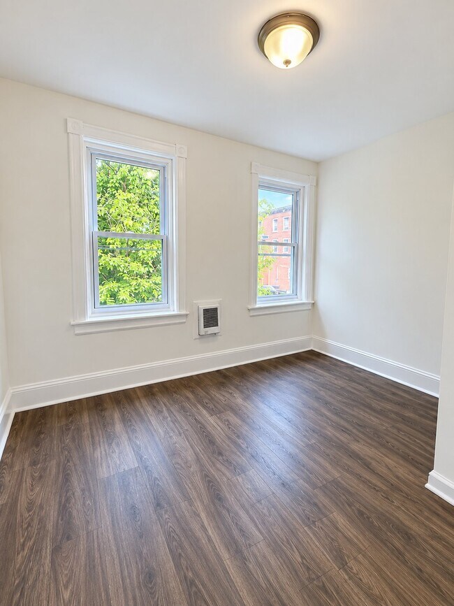 Building Photo - 23 E Ingham Ave