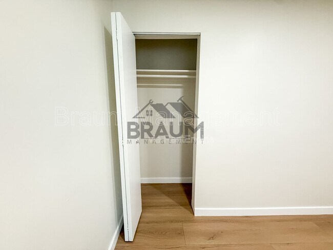 Building Photo - 6039 Whitsett Ave