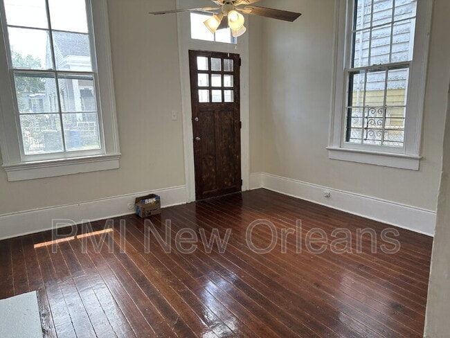 Building Photo - 2427 Rousseau St