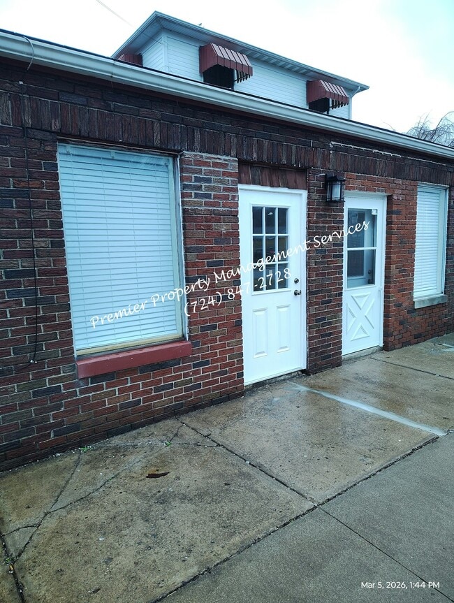 Building Photo - 906 Clyde St