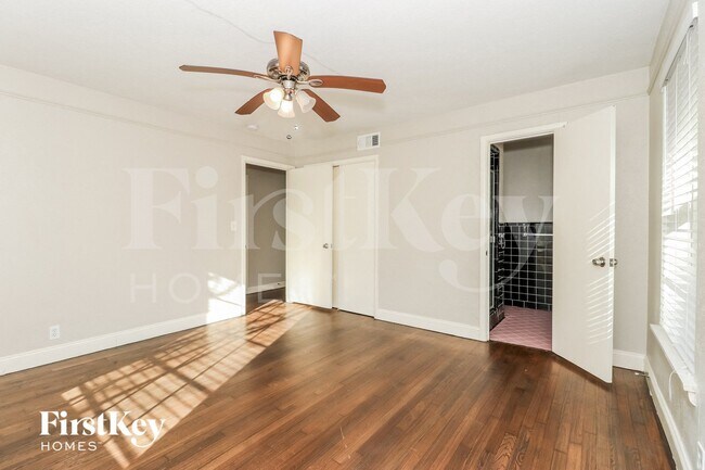 Building Photo - 3500 Creston Ave
