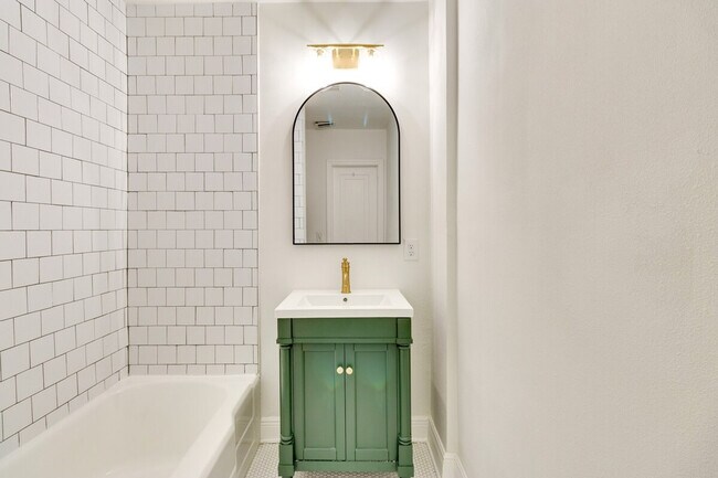 Building Photo - 15 S Lawsona Blvd