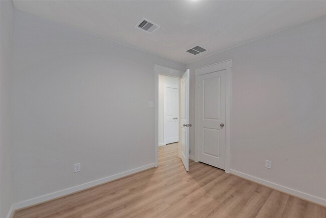 Building Photo - 7534 Coral Ter Dr