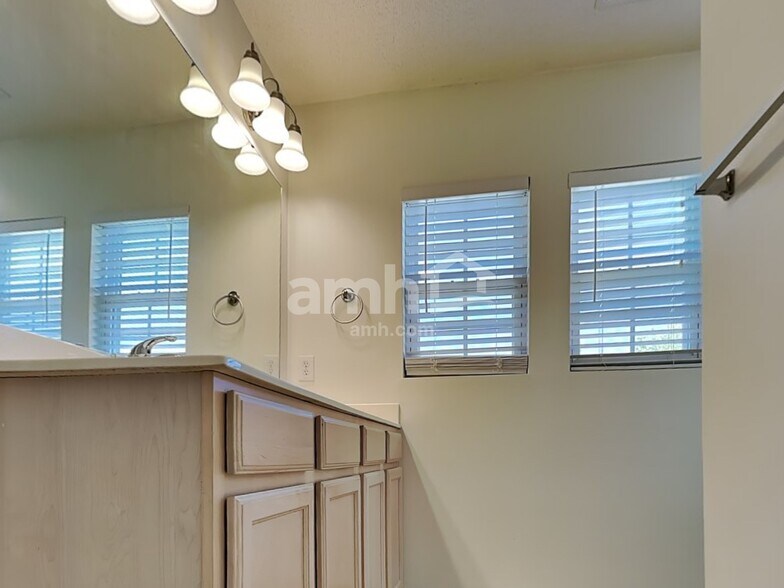 Building Photo - 124 Trayesan Dr