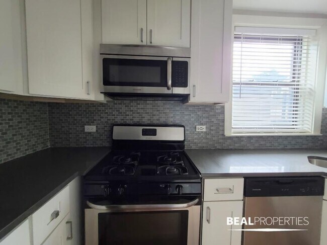 Building Photo - 1 bedroom in CHICAGO IL 60647