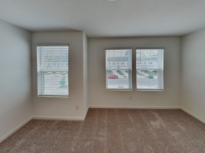 Building Photo - 586 Holly Lks Dr