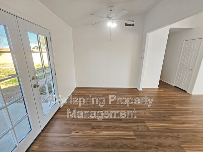 Building Photo - 920 W Perch Ave