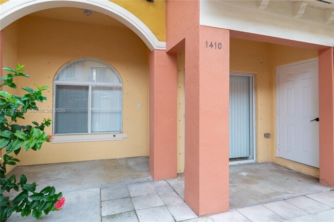 Building Photo - 1410 S Santa Catalina Cir
