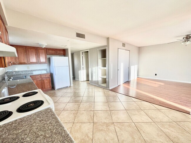 Building Photo - 2149 Exeter Dr