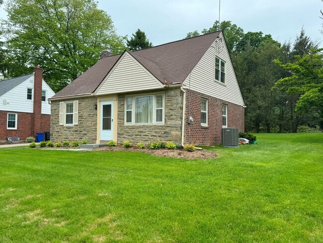 Building Photo - 1549 County Line Rd