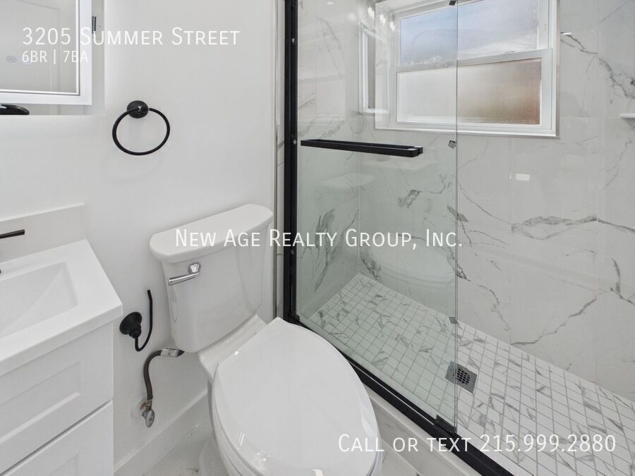Building Photo - 3205 Summer St