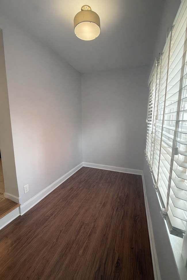 Building Photo - Renovated 2BD / 1BA with Modern Finishes - Albany Park