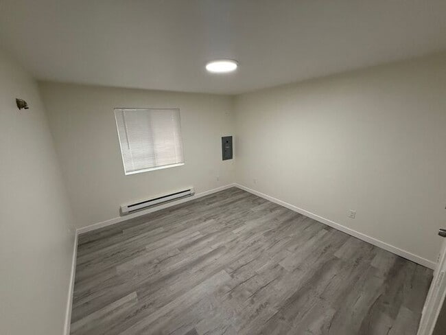 Building Photo - Wonderful 3 Bedroom Duplex in Puyallup!