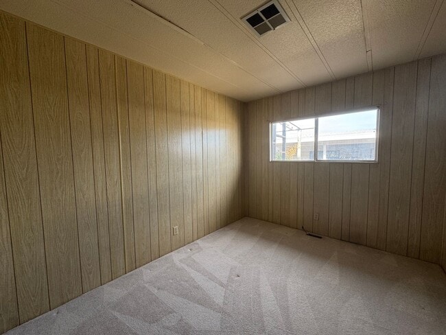 Building Photo - Spacious Rental in Bullhead City