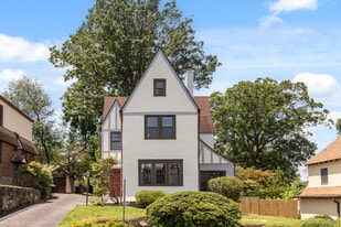 Building Photo - 2418 Rosewood Ln