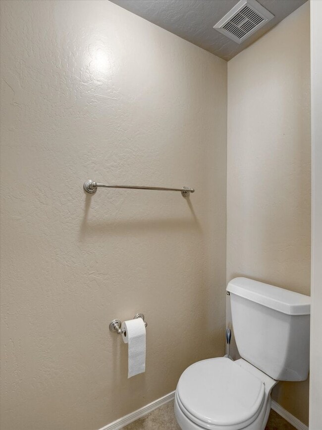 Building Photo - 3 bd 2 bth 2120 sq ft in stonehaven in sco...