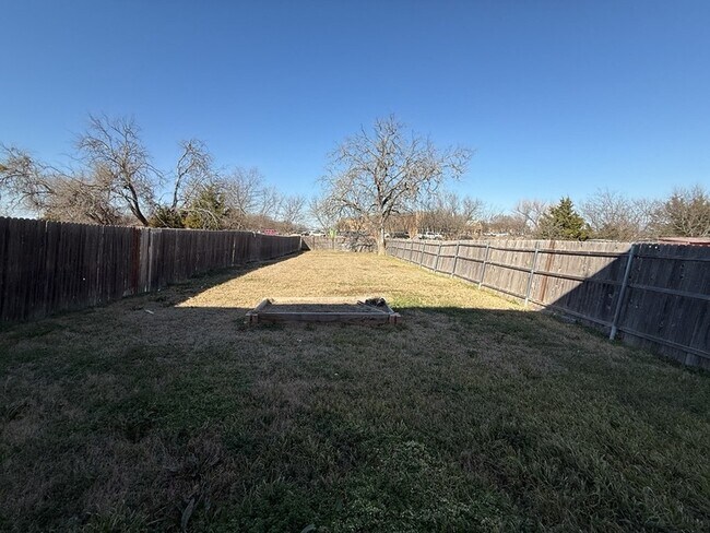 Building Photo - 704 E College St