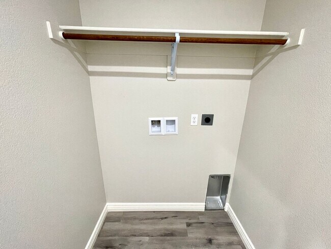 Building Photo - Beautiful 2024 Built 3 Bedroom 2 Bath Home...
