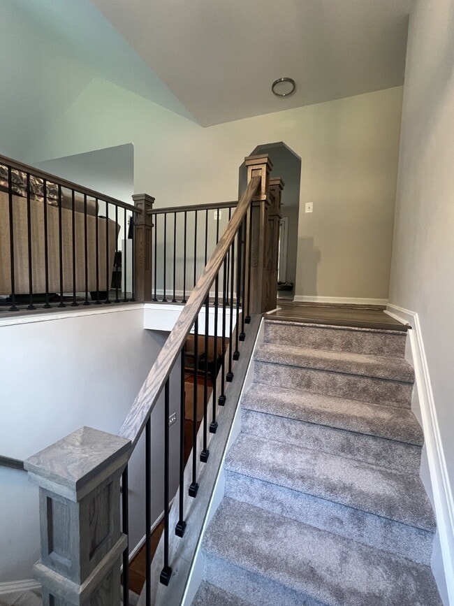 Building Photo - Spacious Multi-Generational Home on 3 Acre...