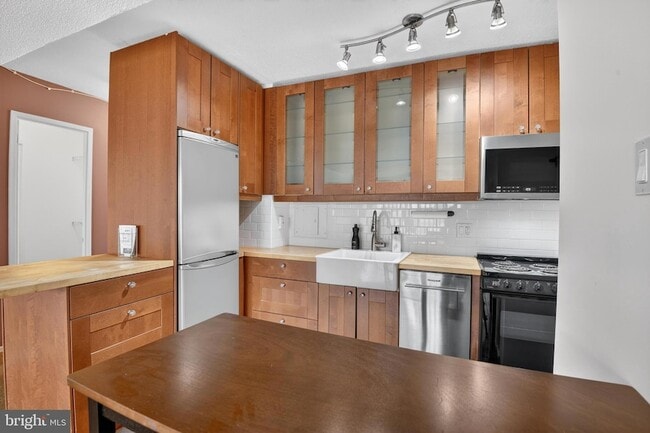 Building Photo - 1301 Delaware Ave SW