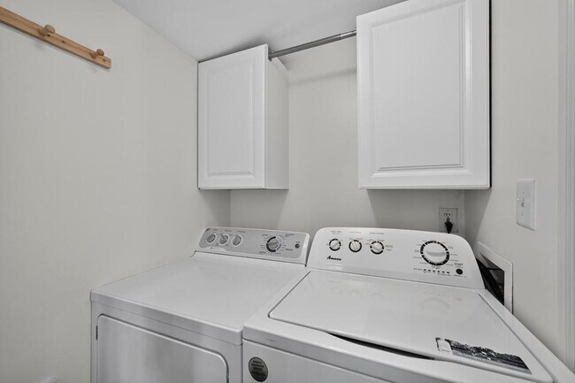 Building Photo - 207 W Jefferson St