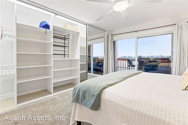Building Photo - 2475 Jefferson-