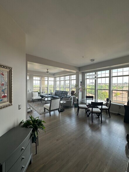 Building Photo - 7820 Inverness Blvd