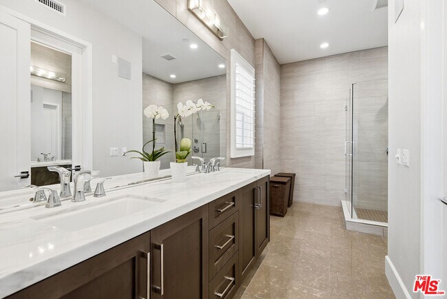 Building Photo - 12775 Bluff Creek Dr