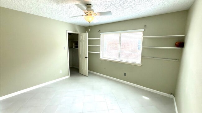 Building Photo - 14834 Charlmont Dr