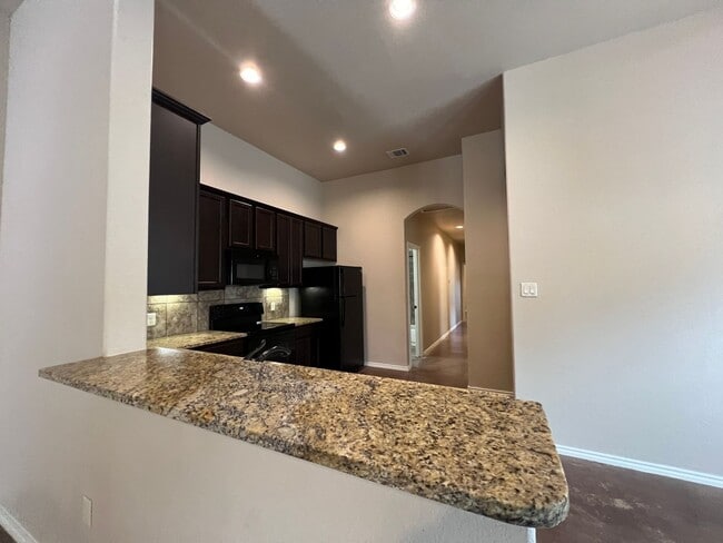 Building Photo - Luxury 3/2 Duplex in NBTX