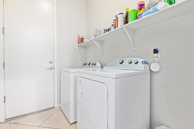 Building Photo - 4250 S Lafayette Dr