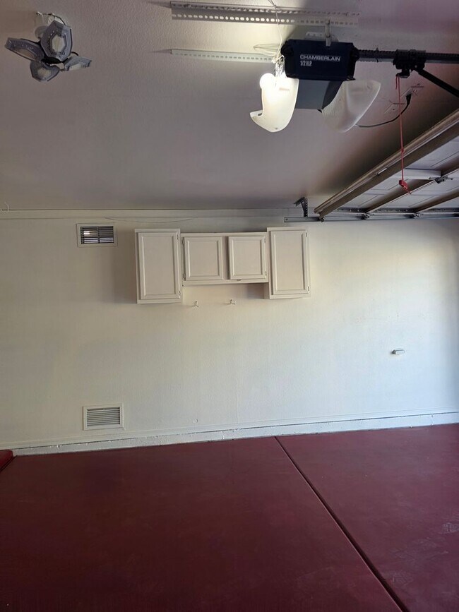 Building Photo - Beautiful 3BR 2BA Home w/ Private Pool • Pool + Covered Patio • Attached Garage in Phoenix