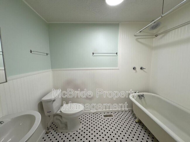 Building Photo - 2754 Hazel St