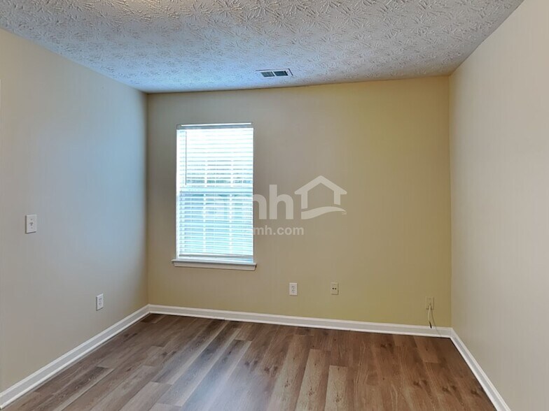Building Photo - 131 Cottonbelle Dr