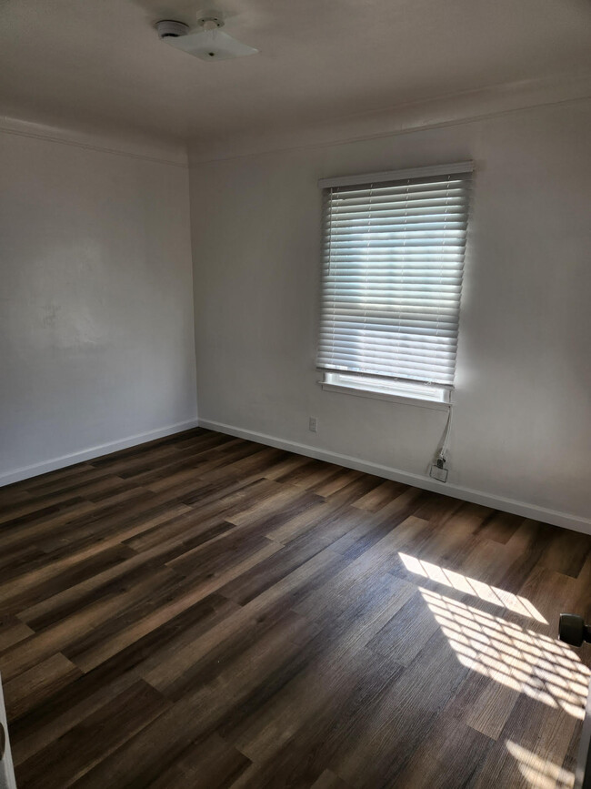 masterbedroom - 10008 S Gramercy Pl