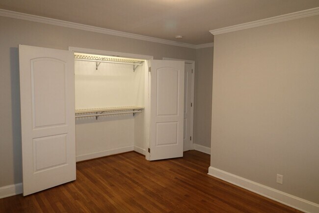 Building Photo - 2833 Wesleyan Ln