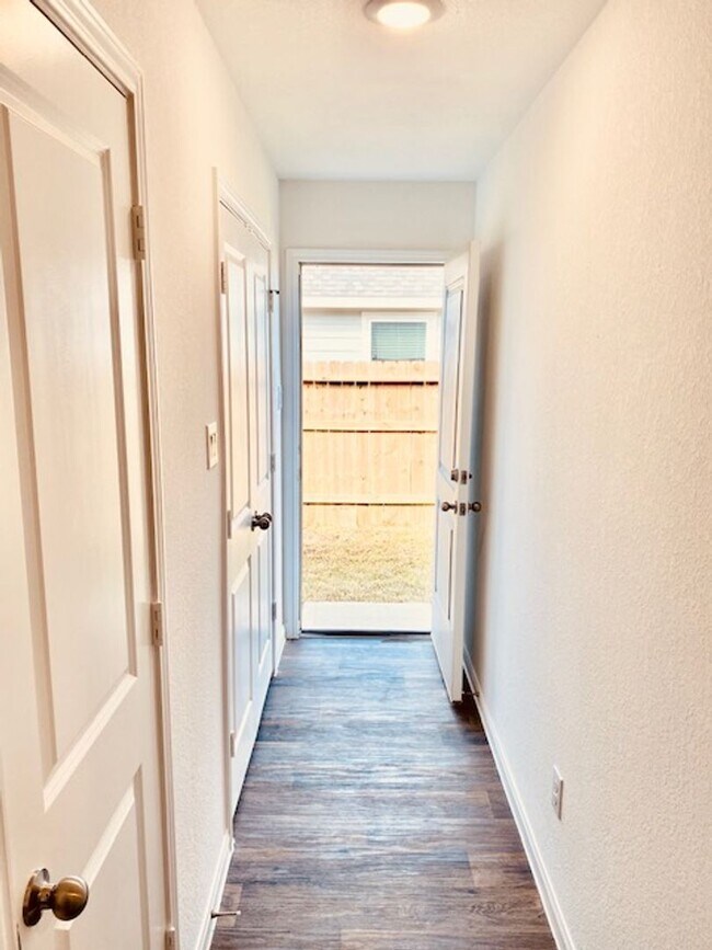 Building Photo - Beautiful Brand New 3 bedroom 2 bath lease...