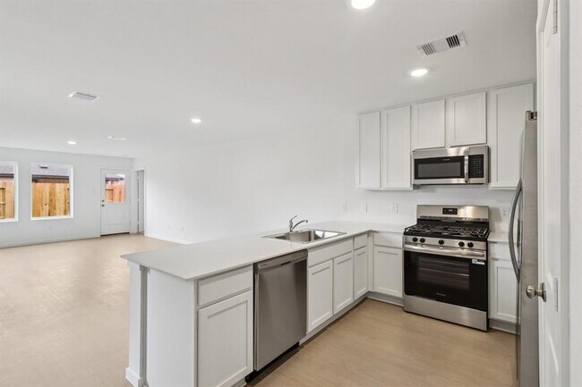Building Photo - 28727 Texas Plns Dr
