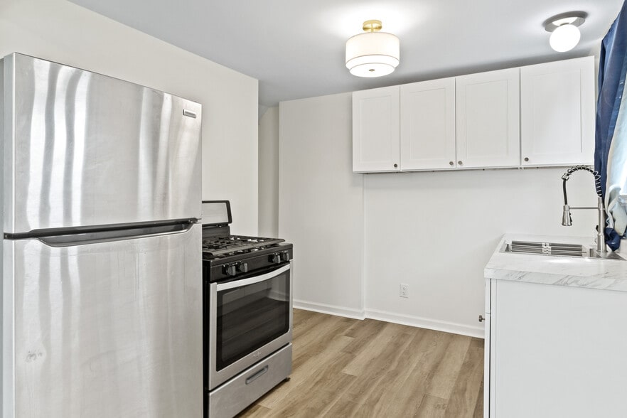 Kitchen - 1725 E Frankfort St