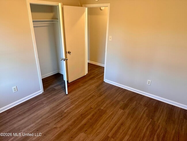 Building Photo - 900 Clarington Dr