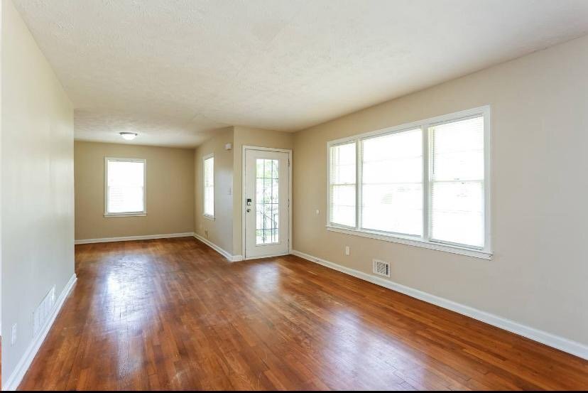 Building Photo - 2122 Cherry Ln