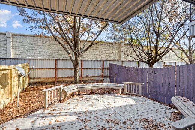 Building Photo - 6933 Yellowstone Way Dr