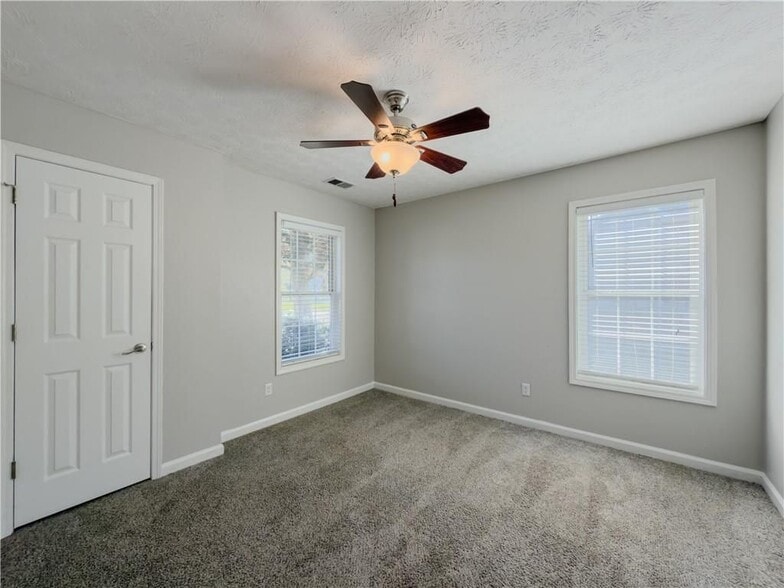 Building Photo - 593 Red Tip Ln
