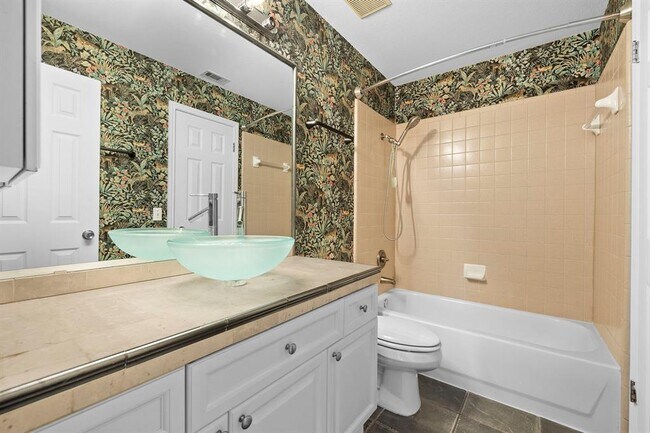 Building Photo - 2303 El Sol Dr