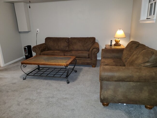 Building Photo - 22025 Evergreen Mills Rd