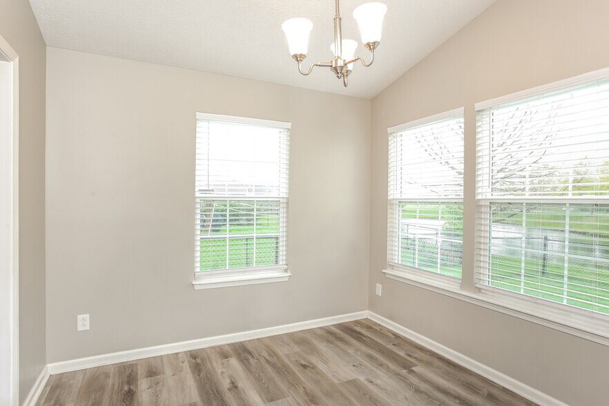 Building Photo - 5765 Arlington Dr
