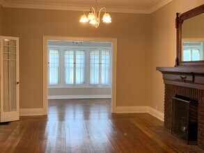 Building Photo - Large 4 bedroom student housing