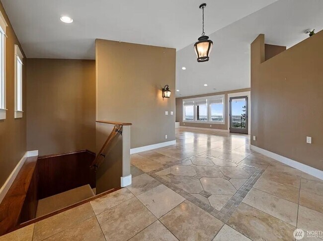 Building Photo - Home with a view for rent in Ephrata